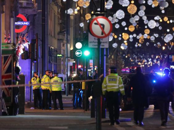 Péntek délután lövések dördültek el London legnagyobb vásárlóutcáján: pánik és rendőrök mindenhol 5