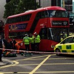 Vonat ütött el egy 16 éves lányt, busz pedig egy férfit az Oxford Street közepén Londonban