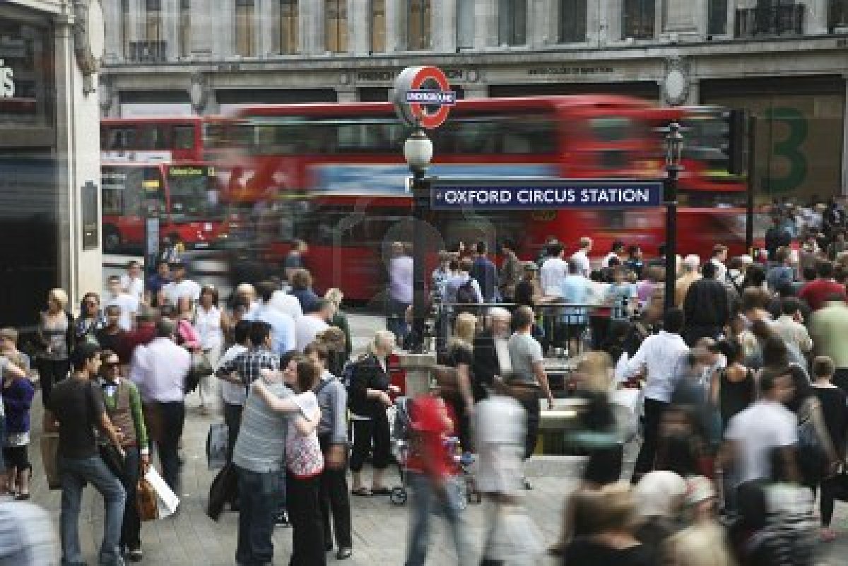 Londonban mostantól súlyos pénzbírság jár a nyilvánosan köpködőknek 2