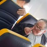 Balhé a Ryanair londoni járatán: már milliók látták az anyázó, rasszista öreg bácsit