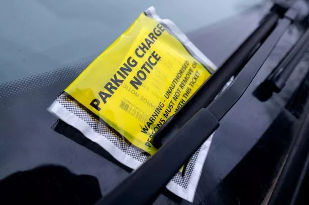 Jelentősen emelkednek a parkolási bírságok Londonban