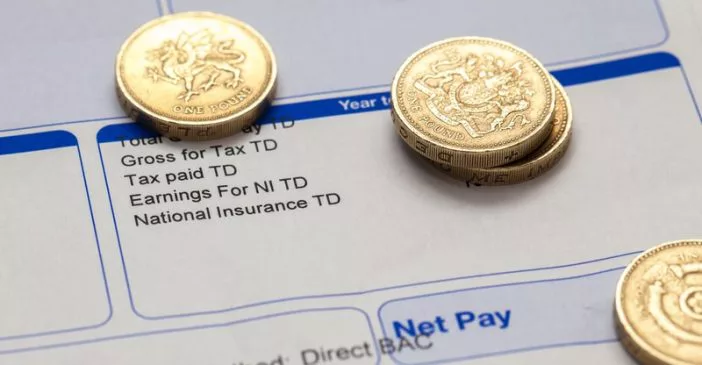 Fontos változások jönnek a fizetésekkel kapcsolatban 2019-től Nagy-Britanniában