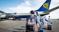 Jó hír az utazóknak: Megnöveli a Ryanair a gépre felvihető kézipoggyász méretét