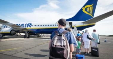 Jó hír az utazóknak: Megnöveli a Ryanair a gépre felvihető kézipoggyász méretét