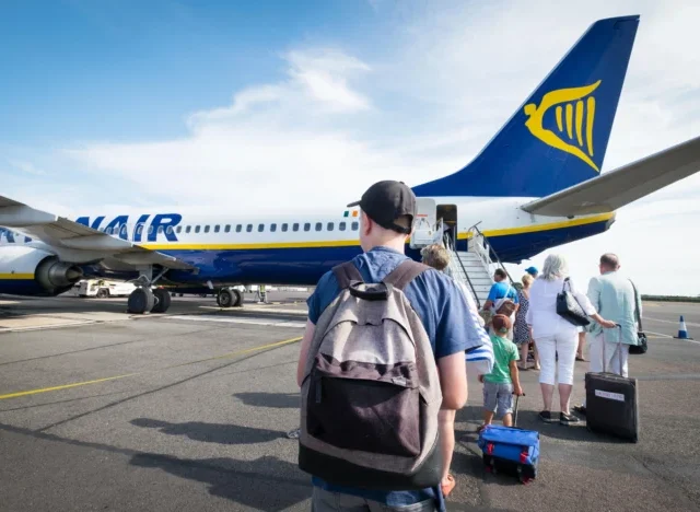 Jó hír az utazóknak: Megnöveli a Ryanair a gépre felvihető kézipoggyász méretét