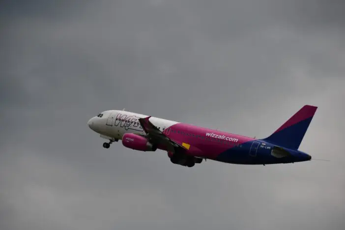 A Wizz Air megmagyarázta a késései okát Nagy-Britanniában… Ki mit gondol?
