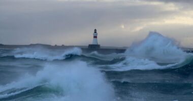 A Pia vihar 24 órán belül eléri Nagy-Britannia partjait, és az ország egy jelentős részére „életveszélyt okozó időjárási figyelmeztetés” van érvényben