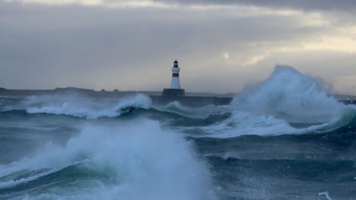 A Pia vihar 24 órán belül eléri Nagy-Britannia partjait, és az ország egy jelentős részére „életveszélyt okozó időjárási figyelmeztetés” van érvényben 3