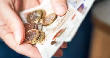 "Katasztrofális hatással" lesz emberek százezreire a támogatások elvesztése a brit kormány változtatásainak következtében