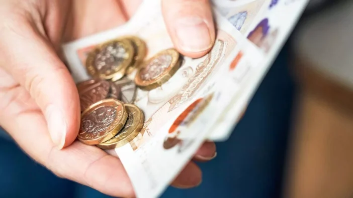 "Katasztrofális hatással" lesz emberek százezreire a támogatások elvesztése a brit kormány változtatásainak következtében