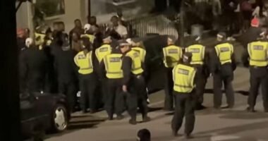 £10,000-os (4 millió Ft-os) büntetést kaptak házibuli rendezése miatt a lockdown alatt