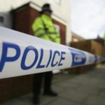 Kocsival hajtottak gyerekek közé, egy férfit pedig agyonlőttek az utcán Nagy-Britanniában