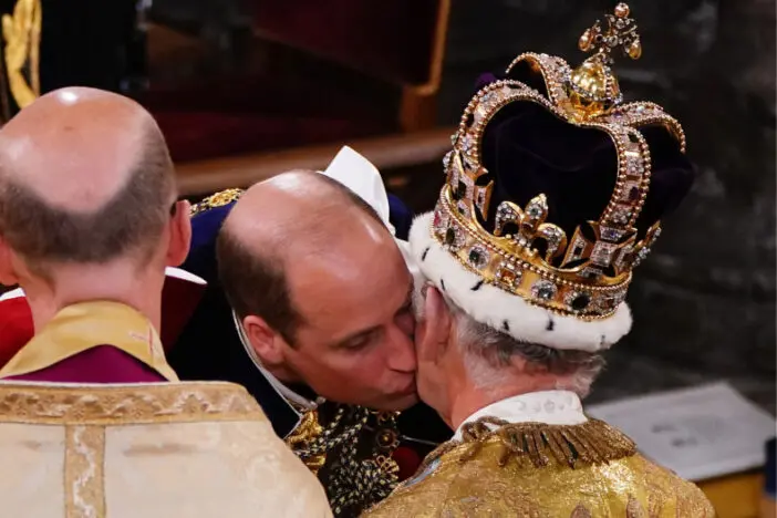 Károly király megkoronázása képekben