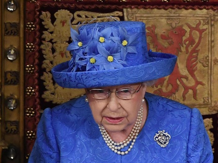 Az angol királynő "dühös, amiért a brit miniszterelnök félrevezette" 2