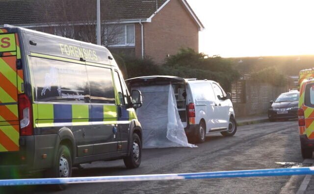 15 éves fiú késelt halálra egy kilencéves kislányt Angliában