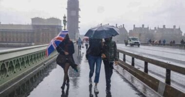 120 km/órás szél és heves esőzés közeleg: súlyos időjárási figyelmeztetést adott ki a Met Office az Egyesült Királyság nagy részére