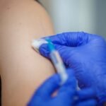 Forradalmi, áttörést jelentő rákellenes vakcina klinikai tesztje indul az NHS-nél Angliában
