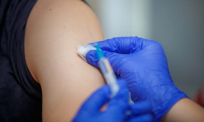 Forradalmi, áttörést jelentő rákellenes vakcina klinikai tesztje indul az NHS-nél Angliában