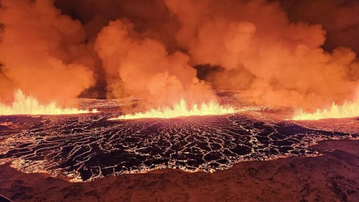 Nem sokkal ezelőtt kitört a vulkán Izlandon, a brit partoktól bő 1000km-re északra 5