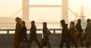 Nyilvánosságra hozták a legfrissebb adatokat: ennyivel ér kevesebbet átlagosan a fizetésük a Nagy-Britanniában élőknek ma