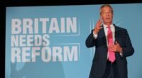 Újabb botrány a Reform UK körül - náci karlendítés közben fotózták le az egyik jelöltet (kép a cikkben) Újabb botrány a Reform UK körül - náci karlendítés közben fotózták le az egyik jelöltet (kép a cikkben)