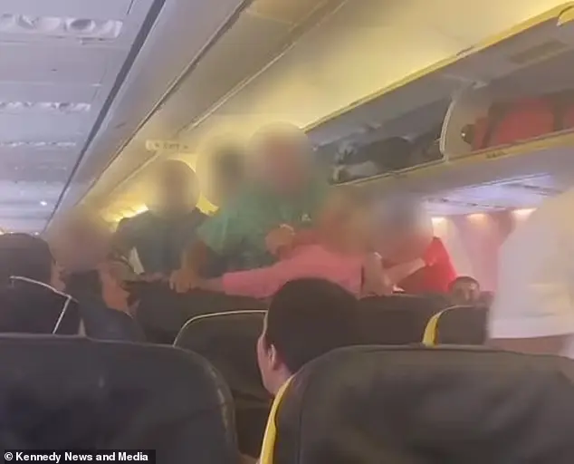 Részeg nő balhézott a Ryanair angliai járatán, több kisgyerek sírva fakadt, rendőri beavatkozásra volt szükség 3