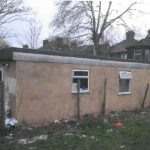 Omladozó, nyomornegyedre emlékeztető tákolmányt adott bérbe egy nő Londonban