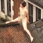 Négy órán át meztelenül ült egy nő egy londoni ház tetején