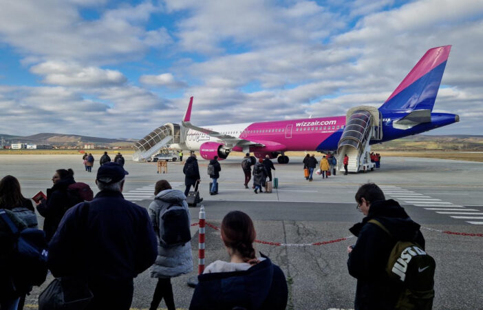 Három utas balhézott a Wizz Air magyarországi járatán – fenyegették a személyzetet és a vészkijáratot is megpróbálták eltorlaszolni 3