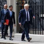 Összeomlás szélén Boris Johnson kormánya: tegnap este szinte egyszerre mondott le Rishi Sunak pénzügyminiszter és Sajid Javid egészségügyi miniszter