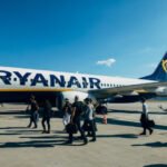 Közel 7000 fontra büntették a Ryanair egyik utasát, mert nem volt hajlandó megszakítani a videóhívását