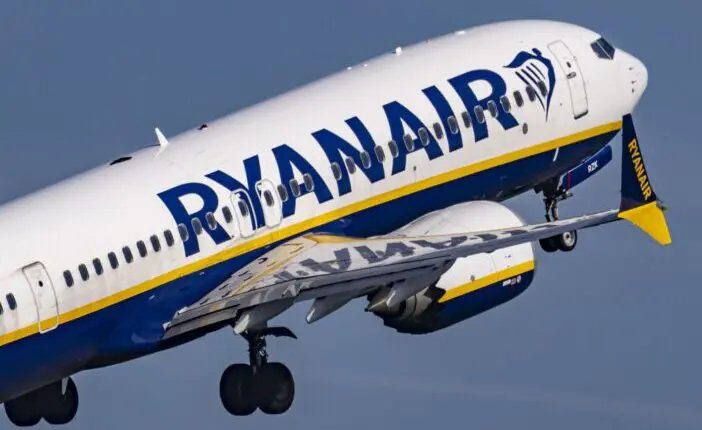 A Ryanair számos járatát kénytelen törölni és módosítani már ettől a hónaptól kezdve - angliai járatok is érintettek