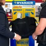 Ryanair: még több büntetés jön a kézipoggyászok körül – emelkedik a bónusz a dolgozóknak, ha „lebuktatják” az utasokat