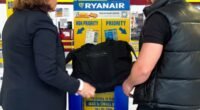 Ryanair: még több büntetés jön a kézipoggyászok körül – emelkedik a bónusz a dolgozóknak, ha "lebuktatják" az utasokat