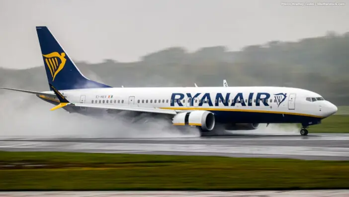 Kényszerleszállást kellett végrehajtania a Ryanair egyik angliai járatának, miután menet közben rosszul lett a pilóta