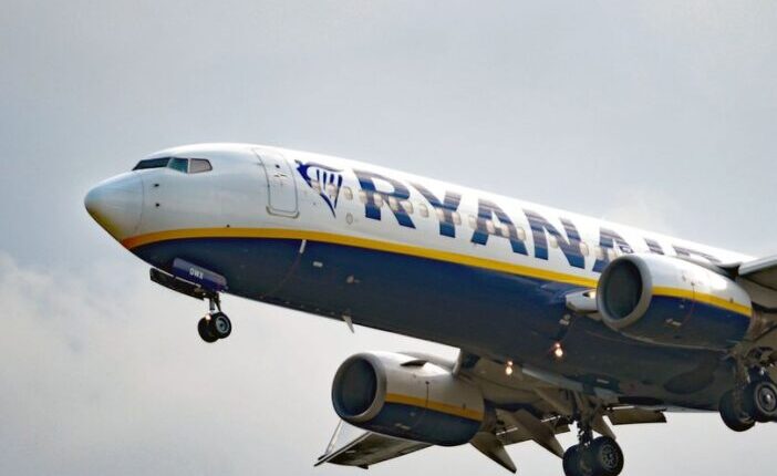 A Ryanair sürgős figyelmeztetést adott ki az utasoknak erre a hétre, és megint változtattak a poggyászok árán, amin sokan felháborodtak 1