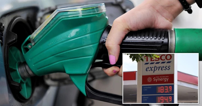 A benzinkutak magasan tartják az árakat Nagy-Britanniában annak ellenére, hogy a nagykereskedelmi költségek már csökkenőben vannak