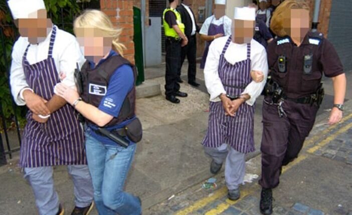 "Nincs menekvés" - bekeményít a brit kormány az illegális munkavállalókkal szemben, rohamosan nő a letartóztatások száma