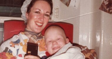 Beismerte egy angliai anyuka, hogy szándékosan oltotta ki saját fia életét, hogy „megszabadítsa szenvedéseitől”