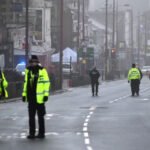 Az utcán késelt halálra egy férfit, két másik személyt pedig súlyosan megsebesített egy fiatal srác Angliában, Birmingham városában