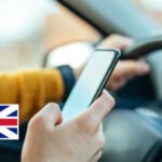 Figyelem! Mostantól akár 1000 fontra is büntethetnek bárkit, aki vezetés közben telefonozik Nagy-Britanniában – itt van minden, amit tudni kell