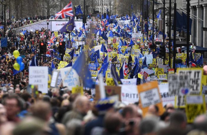 Elképesztő embertömeg: 1 millióan London utcáin a Brexit miatt – a tegnapi tüntetés képekben 6