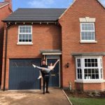 Hogyan lesz valakinek saját háza Angliában akár már 18 éves korára