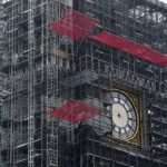 Kihívták a rendőrséget a brit parlamenthez, miután egy férfi megpróbált felmászni a Big Ben tornyára