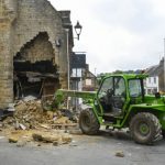 Traktorral téptek ki egy bankautomatát a falból Angliában