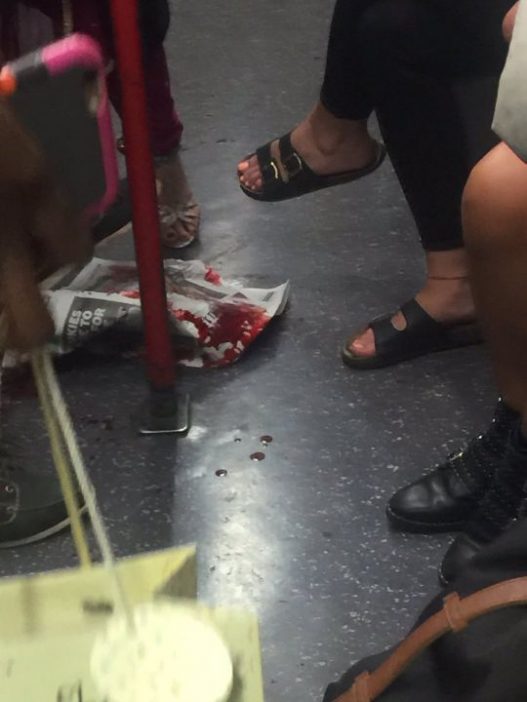 Egy férfit arcon késeltek, egy terhes nőt pedig hasba vágtak és megrángattak a londoni metrón 5