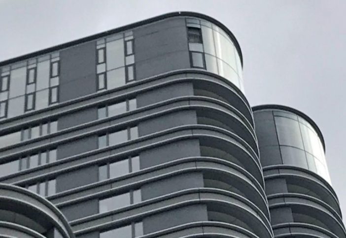 Szuperritka haláleset Londonban: 27 emelet magasból lezuhanó ablak csapott agyon egy férfit az utcán 6
