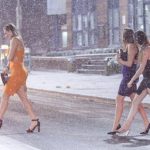 Ismét asztal alá itta magát fél Nagy-Britannia, az angol nőkön meg -5 fokban is alig van ruha