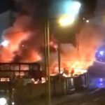 Robbanások és hatalmas tűz Londonban az egyik buszgarázsban