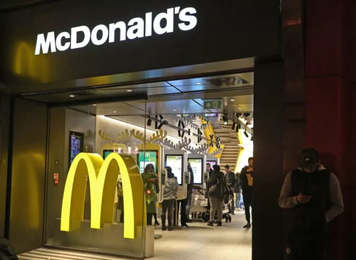 Emberi ürülék nyomait találták minden McDonald's-os érintőképernyőn Angliában, amiről mintát vettek 1